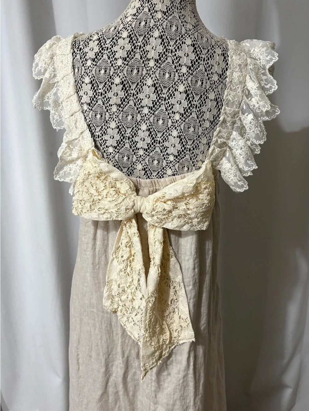 Vtg  Lace Italian Linen V-Neck Upcycled Dress Handmade Sz Med Slight Low Hem - Picture 3 of 14
